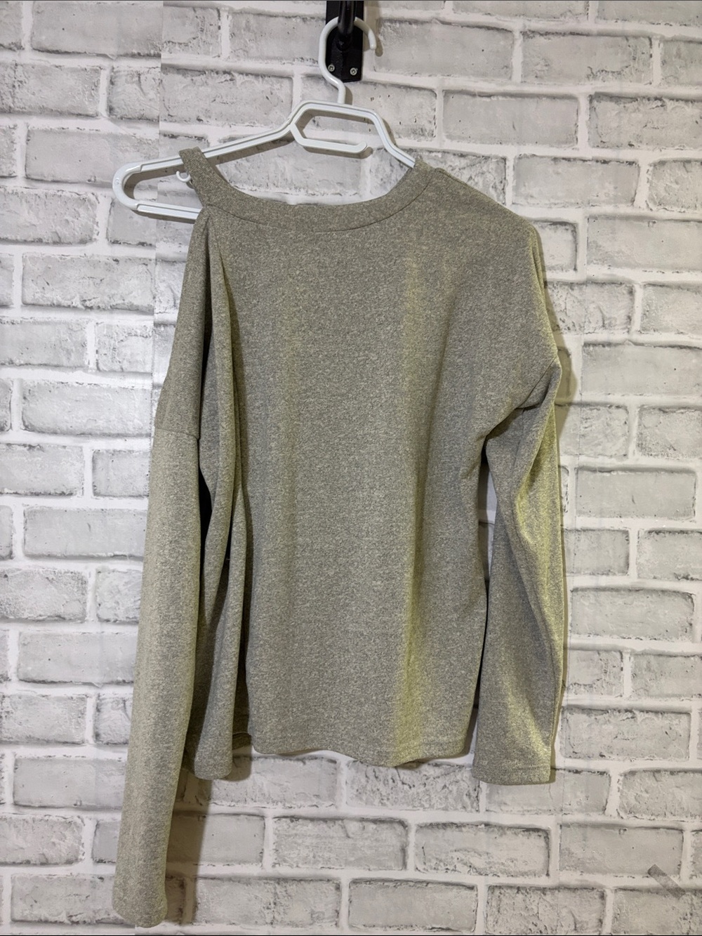 Suzy Shier cold shoulder Gray Crewneck Sweater, small - Picture 5 of 5